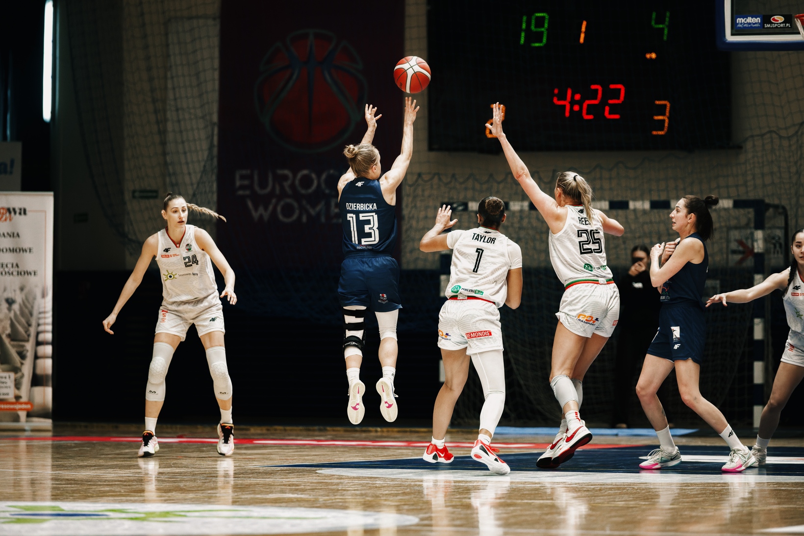 "Wierzę, iż zdobywane z każdym meczem doświadczenie zaprocentuje" - Kinga Dzierbicka Isands Wichoś Jelenia Góra